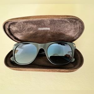 Tom Ford black frame sunglasses - like new!